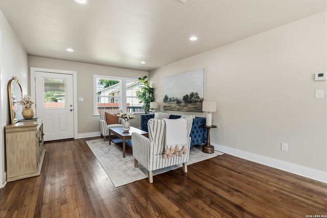 225 Arvin Dr, Terrell Hills, TX 78209
