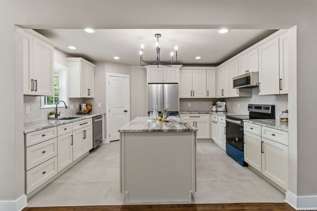 225 Arvin Dr, Terrell Hills, TX 78209