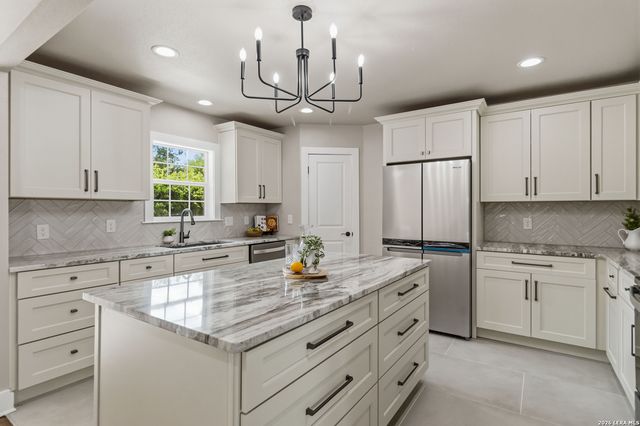 225 Arvin Dr, Terrell Hills, TX 78209
