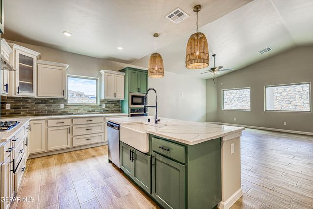 6047 ZINC HILL Street, Sunland Park, NM 88063
