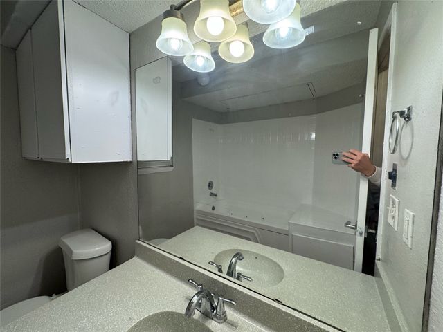 7474 Fair Oaks Avenue 7409, Dallas, TX 75231