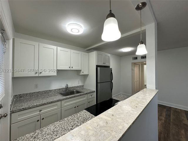 2325 Arthur St 14, Hollywood, FL 33020