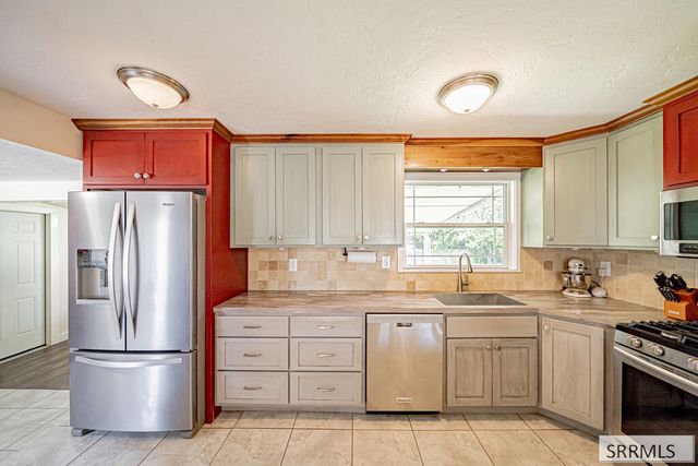 1640 S Boulevard, Idaho Falls, ID 83402