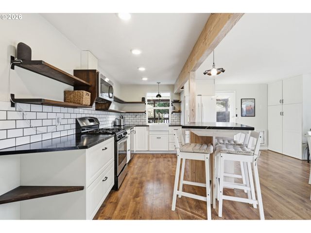 19350 Sw MURPHY St, Beaverton, OR 97078