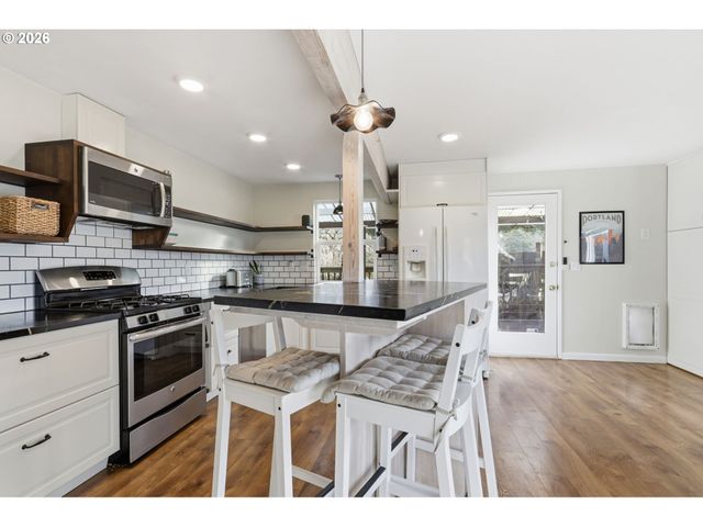 19350 Sw MURPHY St, Beaverton, OR 97078