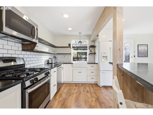 19350 Sw MURPHY St, Beaverton, OR 97078