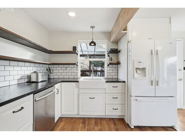 19350 Sw MURPHY St, Beaverton, OR 97078