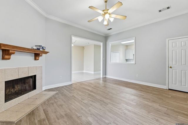 9220 Pecan Tree Dr, Baton Rouge, LA 70810