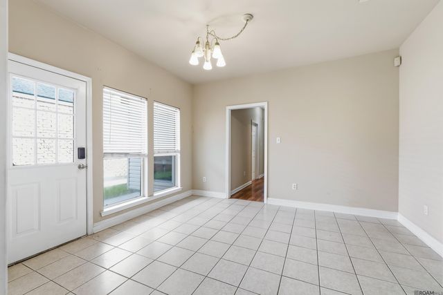 9220 Pecan Tree Dr, Baton Rouge, LA 70810