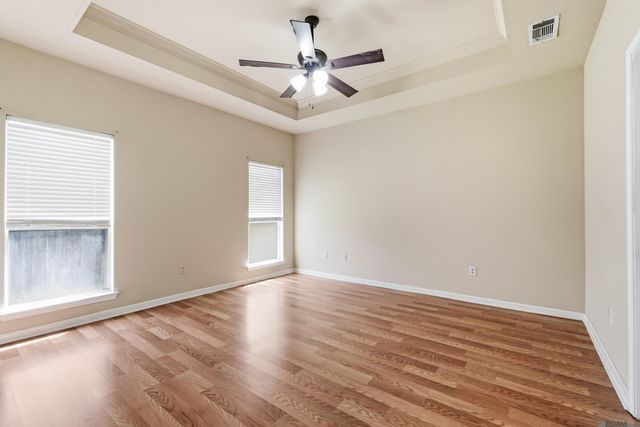 9220 Pecan Tree Dr, Baton Rouge, LA 70810