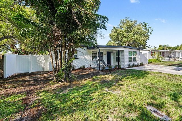 10510 112TH AVE, Largo, FL 33773
