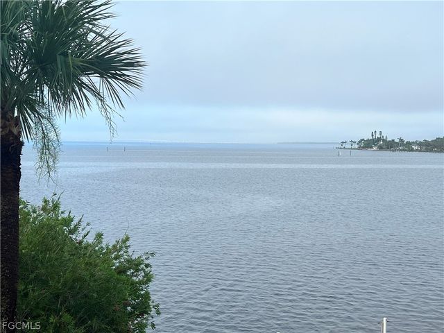 3490 N Key DR 301, North Fort Myers, FL 33903