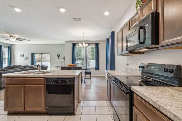 1122 ATLANTIC AVE, Fruitland Park, FL 34731