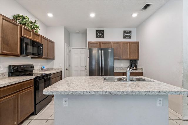 1122 ATLANTIC AVE, Fruitland Park, FL 34731