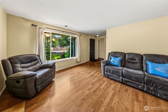 35011 27th Avenue SW, Federal Way, WA 98023