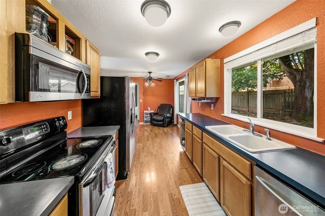 35011 27th Avenue SW, Federal Way, WA 98023