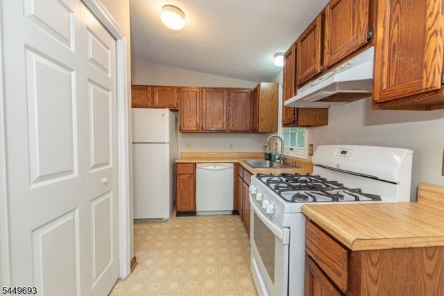 148 Papscoe Rd, West Milford Twp., NJ 07421