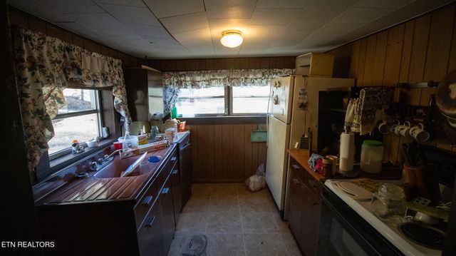 1480 Halls Top Rd, Newport, TN 37821