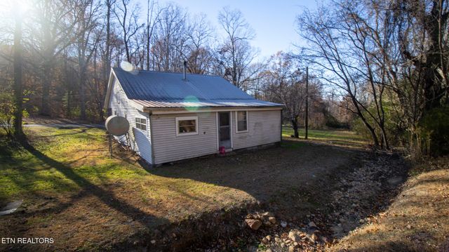 1480 Halls Top Rd, Newport, TN 37821