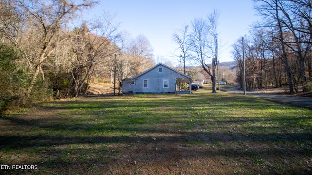 1480 Halls Top Rd, Newport, TN 37821