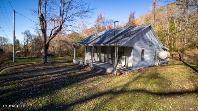 1480 Halls Top Rd, Newport, TN 37821