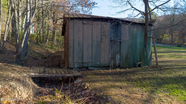 1480 Halls Top Rd, Newport, TN 37821