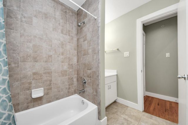 8715 Meadowcroft Drive 404, Houston, TX 77063