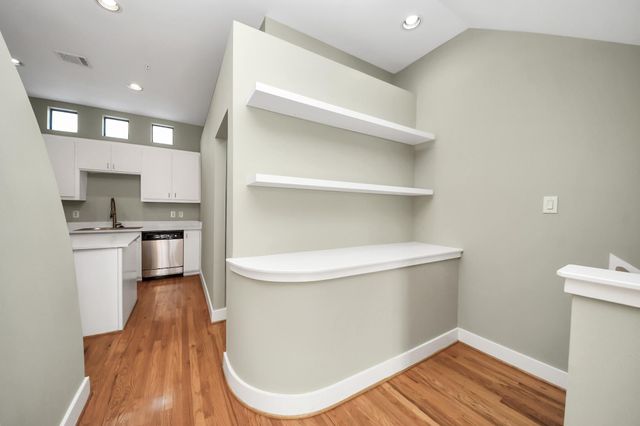 8715 Meadowcroft Drive 404, Houston, TX 77063