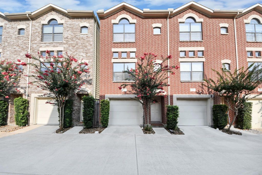8715 Meadowcroft Drive 404, Houston, TX 77063