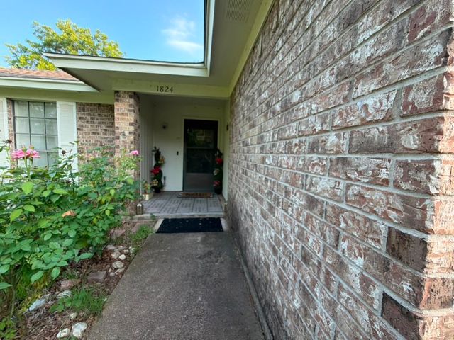 1824 Briar Run, Benbrook, TX 76126