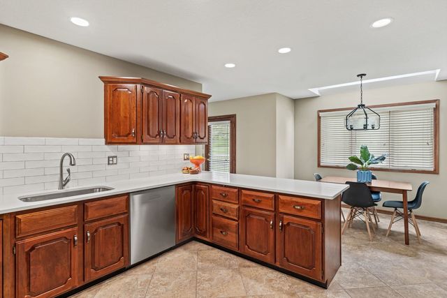 5018 Turnberry Lane, Davenport, IA 52807