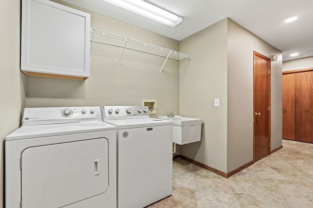 5018 Turnberry Lane, Davenport, IA 52807
