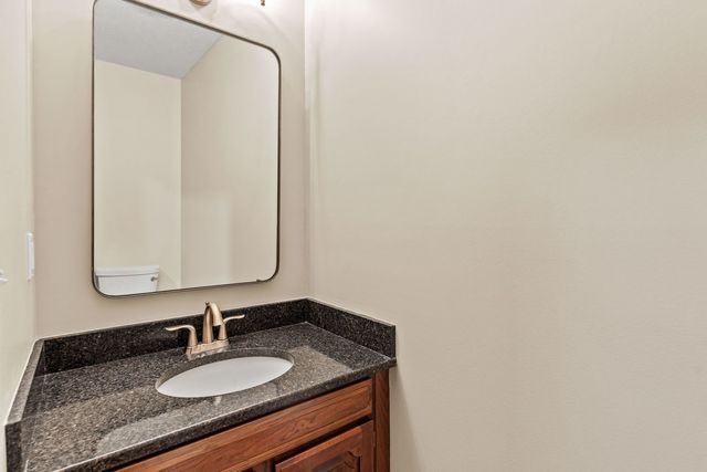 5018 Turnberry Lane, Davenport, IA 52807