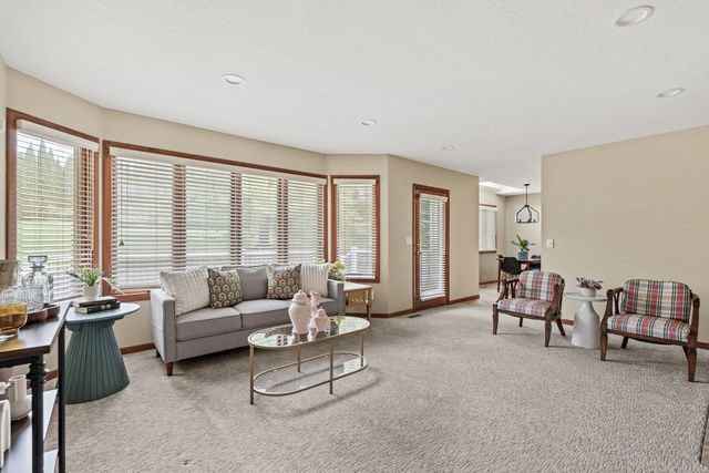 5018 Turnberry Lane, Davenport, IA 52807