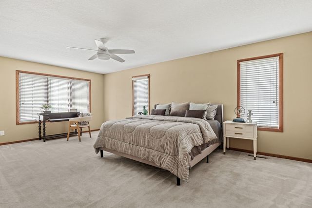 5018 Turnberry Lane, Davenport, IA 52807