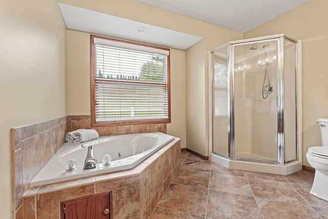 5018 Turnberry Lane, Davenport, IA 52807