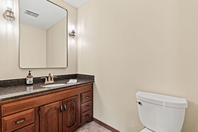5018 Turnberry Lane, Davenport, IA 52807