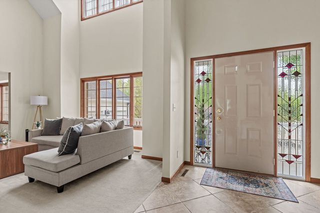 5018 Turnberry Lane, Davenport, IA 52807