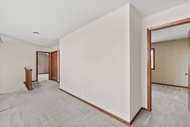 5018 Turnberry Lane, Davenport, IA 52807
