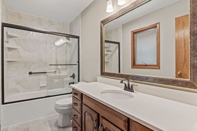 5018 Turnberry Lane, Davenport, IA 52807