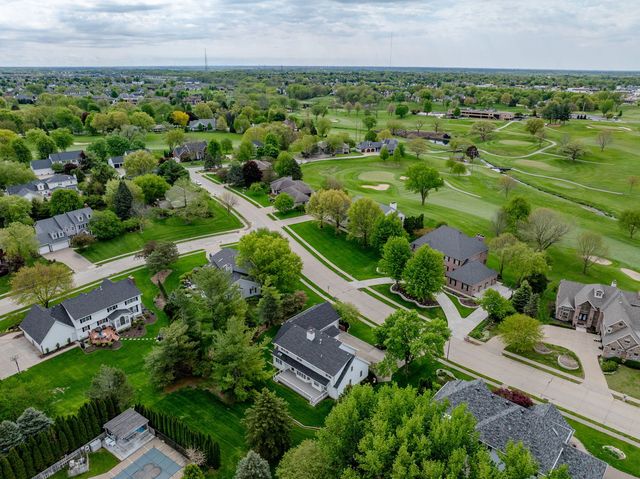5018 Turnberry Lane, Davenport, IA 52807