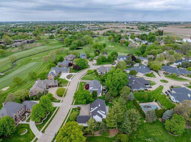 5018 Turnberry Lane, Davenport, IA 52807