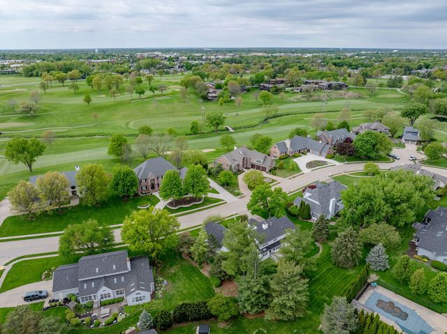 5018 Turnberry Lane, Davenport, IA 52807