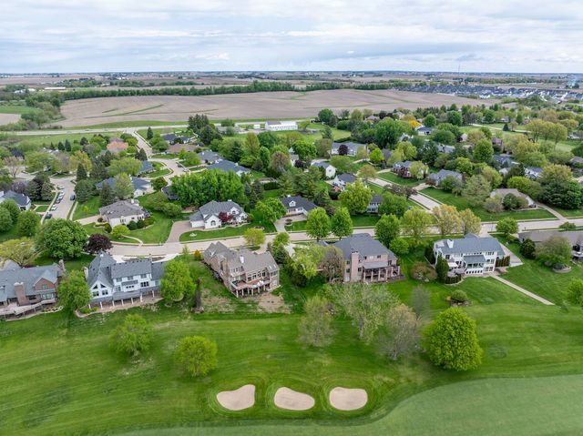 5018 Turnberry Lane, Davenport, IA 52807