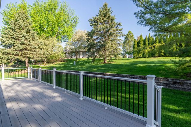 5018 Turnberry Lane, Davenport, IA 52807
