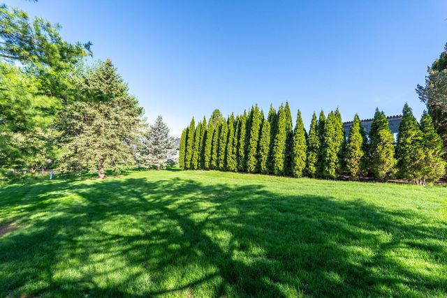5018 Turnberry Lane, Davenport, IA 52807