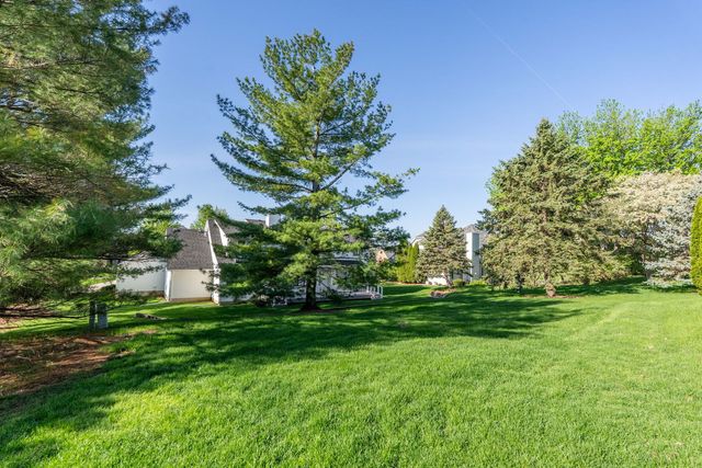 5018 Turnberry Lane, Davenport, IA 52807