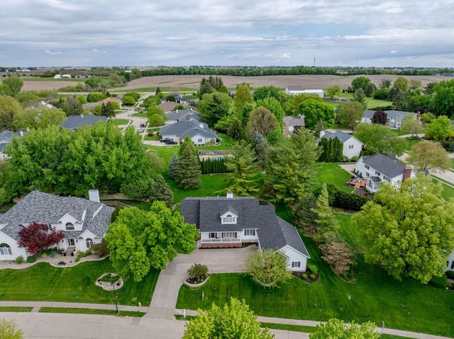 5018 Turnberry Lane, Davenport, IA 52807