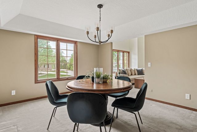 5018 Turnberry Lane, Davenport, IA 52807
