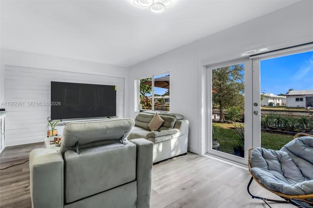 6810 NW 74th Pl, Tamarac, FL 33321